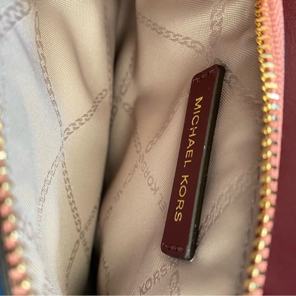 New never used Michael Kors Tri Jet Set Travel pouch. - Picture 4 of 6